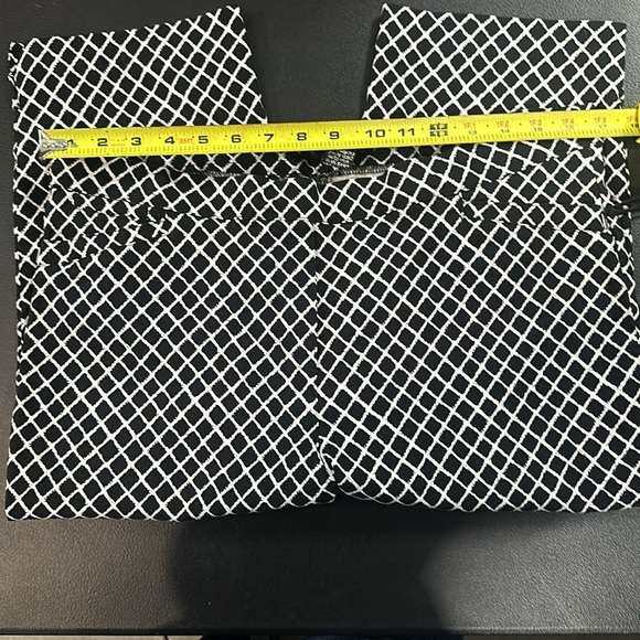 89th & Madison Black and White Geometric pedal pushers size extra large - Picture 4 of 8